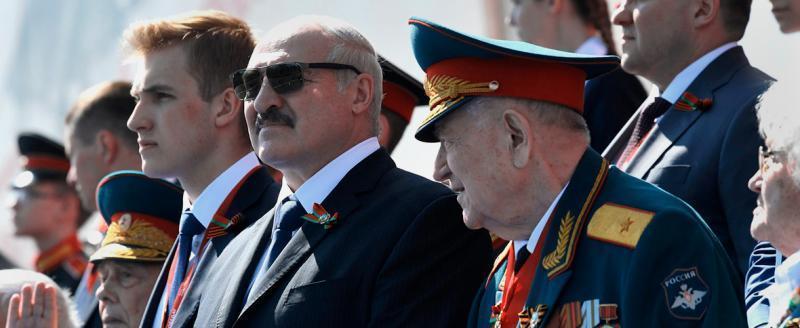 Лукашенко на параде в Москве в 2020 году
