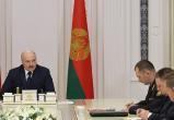 Лукашенко потребовал оперативно реагировать на запросы населения