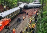 Поезд насмерть сбил девять человек в Китае