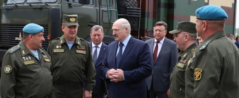 Лукашенко с десантниками в Бресте в 2020 году