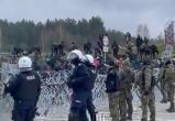 Группа мигрантов прорвалась через пограничный переход в «Кузнице»