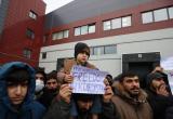 Мигранты устроили митинг в логистическом центре