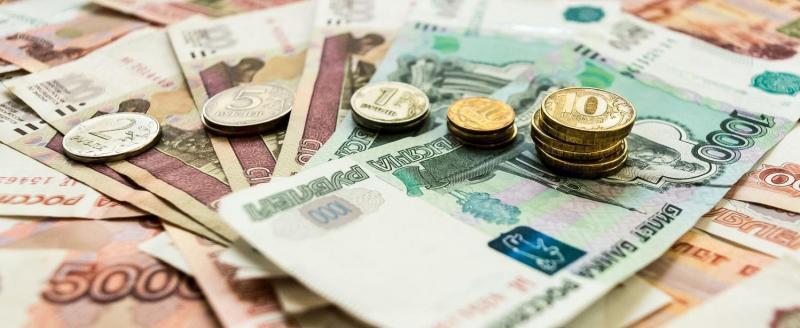 Половина россиян негативно относятся к полному отказу от наличных денег