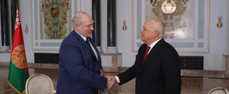 Лукашенко высказался о единой валюте с Россией