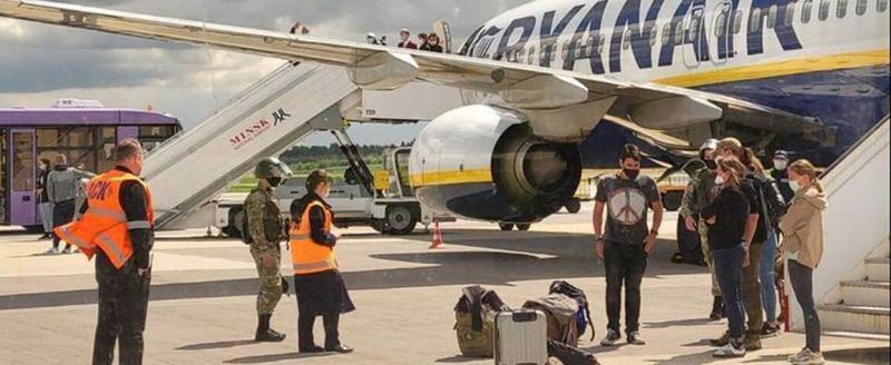 Прокуратура Польши не обнаружила угрозы взрыва на посаженном в Минске самолете Ryanair