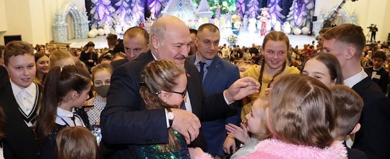 Лукашенко заявил о значимости маленьких белорусов для страны