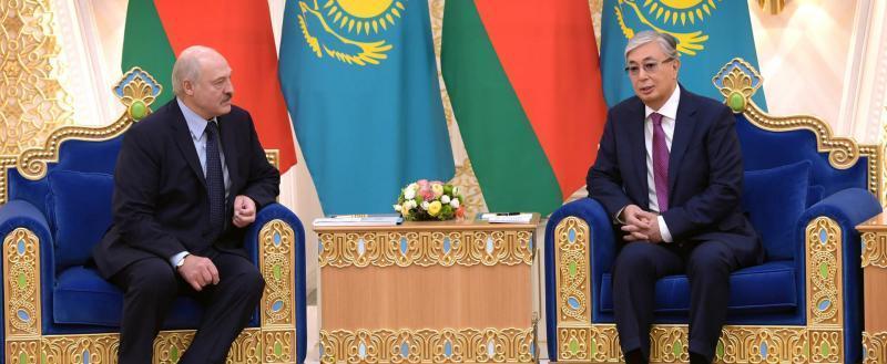 Лукашенко и Токаев обсудили ситуацию в Казахстане по телефону
