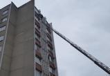 Мужчина карабкался по стене 9-этажного дома в Бресте
