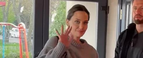 Голливудскую актрису Анджелину Джоли заметили в кофейне Львова