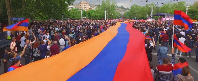 В Армении начались массовые протестные акции с перекрытием улиц Еревана