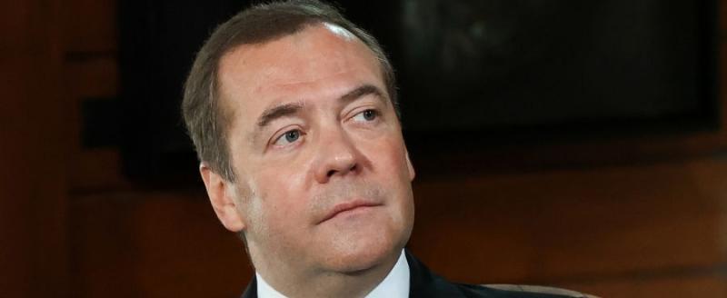 Медведев: США не победят Россию, быстрее сломается их печатный станок