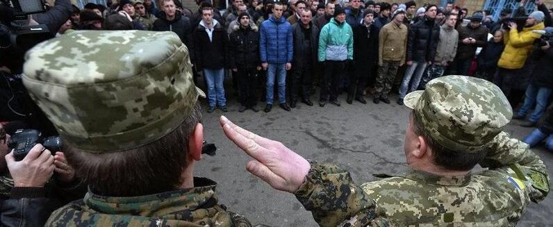 Зеленский хочет продлить срок военного положения и всеобщей мобилизации в Украине