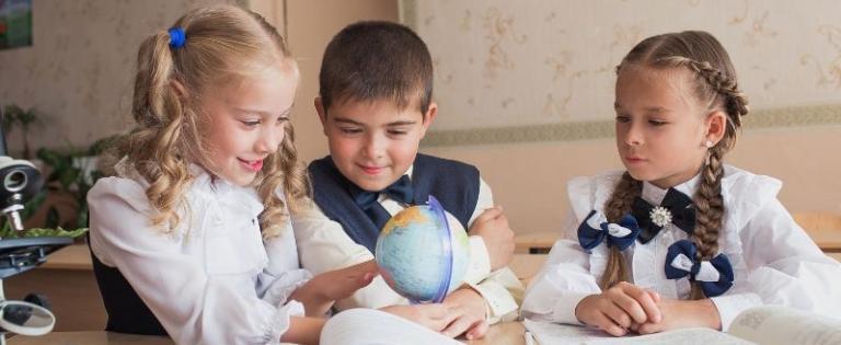 Минобразования Беларуси вводит обязательную школьную форму и запрет на мобильные телефоны в учебных заведениях