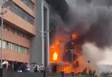 В Москве горит бизнес-центр "Гранд Сетунь плаза", люди заблокированы на 6 и 7 этажах