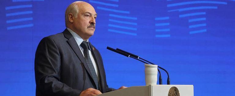 Лукашенко: Гражданское общество в Беларуси должно разделять исконные ценности народа и не может финансироваться из-за рубежа