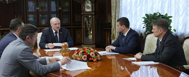 Лукашенко поручил разобраться с недостатками централизованного тестирования абитуриентов в течение этого года