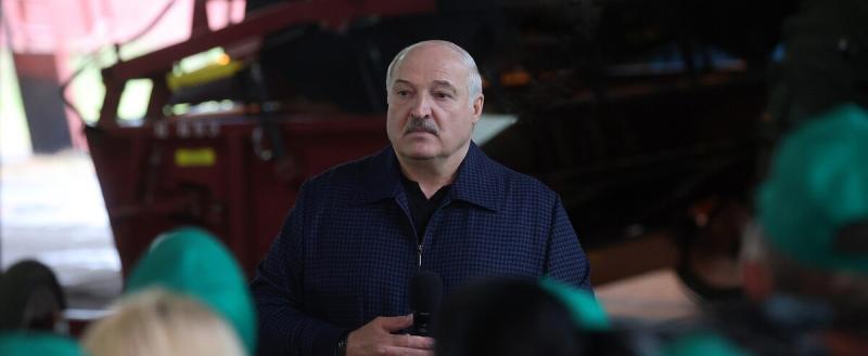 Лукашенко высказался о введении обязательной школьной формы