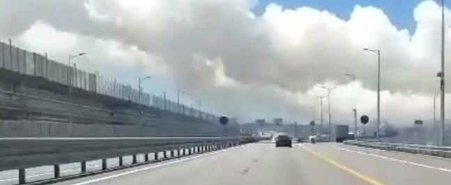 Над Крымским мостом были замечены клубы дыма