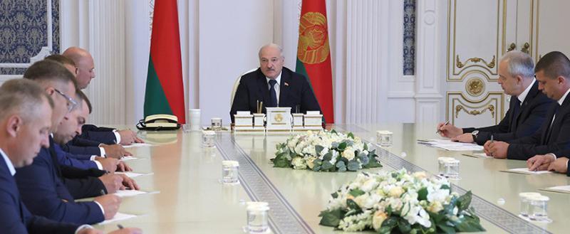 Лукашенко назначил новых руководителей районов и предприятий