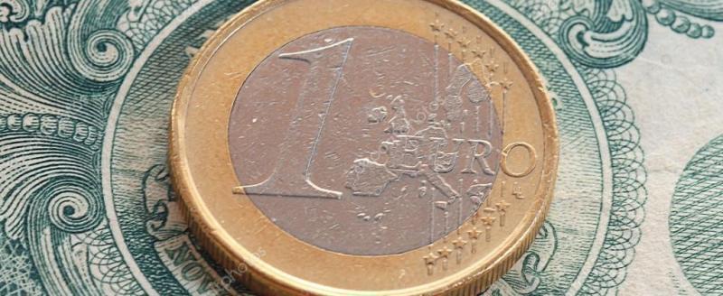 "Это еще не предел": эксперты рассуждают, что будет с евро и долларом