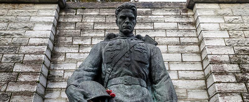 Премьер Эстонии заявила о принятом решении снести все памятники советским воинам