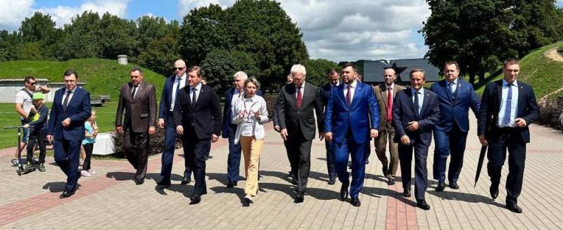 Глава ДНР Пушилин посетил Брестскую крепость вместе с послом России