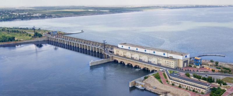 Каховская ГЭС работает в аварийном режиме из-за отключения трех турбин