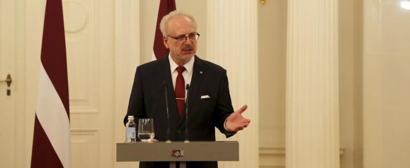 Президент Латвии Левитс призвал отбирать визы и виды на жительство у россиян