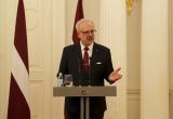 Президент Латвии Левитс призвал отбирать визы и виды на жительство у россиян