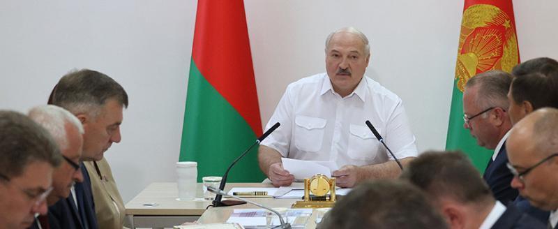 Лукашенко потребовал решить проблемы с крупными долгостроями в Минске