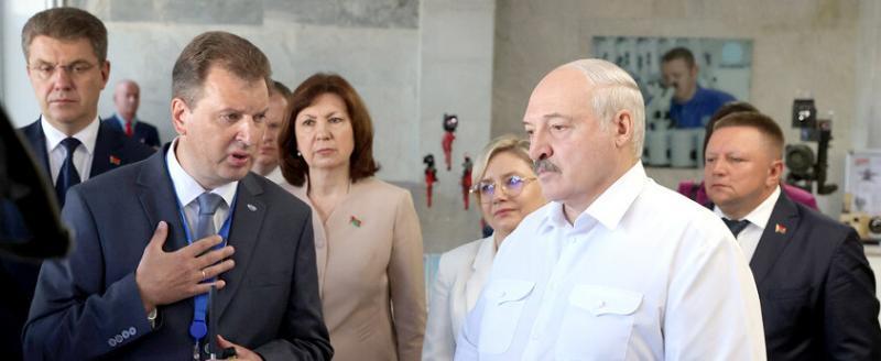 Лукашенко объявил о переоборудовании самолетов Беларуси для несения ядерных зарядов