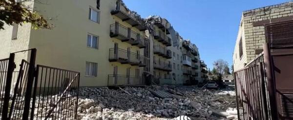 Снаряд ВСУ разрушил многоквартирный жилой дом в Херсоне