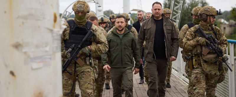 Зеленский посетил оставленный российскими войсками город Изюм в Харьковской области