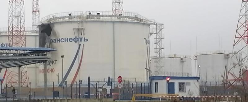 Беспилотник подорвал нефтебазу в Орловской области России