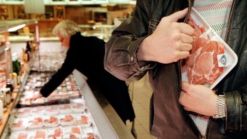 Работники мясокомбината похитили 4,5 тонны мяса на сумму более 16 тыс. рублей