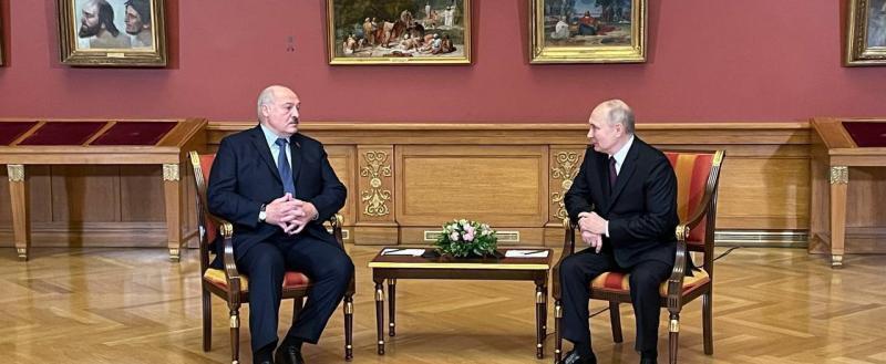 Лукашенко проводит переговоры с Путиным в Русском музее в Питере