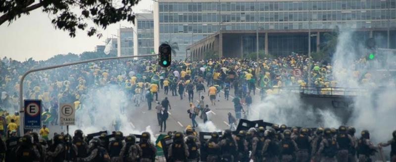 Сторонники экс-президента Бразилии Болсонару захватили здание Конгресса