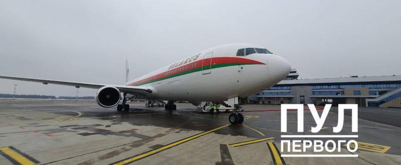 Лукашенко вылетел в ОАЭ и Зимбабве