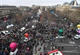 Беспорядки начались на акции протеста против пенсионной реформы в Париже