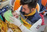 7-месячный ребенок выжил после шести дней под завалами в Турции (видео)