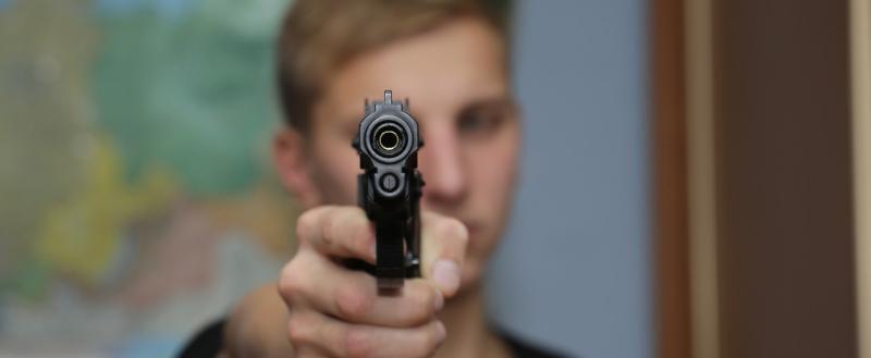 17-летний подросток открыл огонь из пистолета в лицее Тюмени 