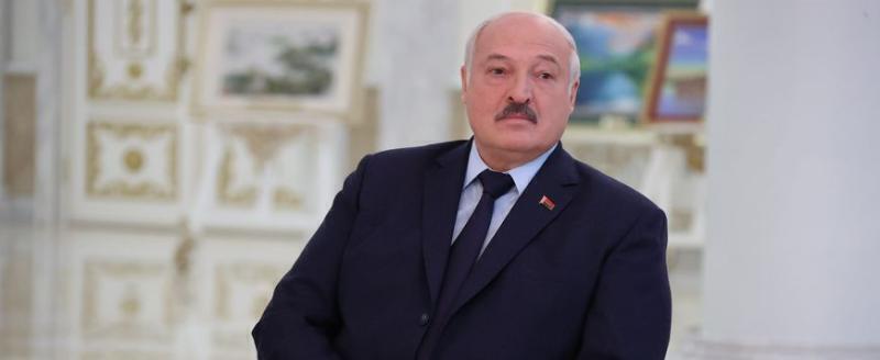 Лукашенко заявил, что Володя Зеленский уничтожает Украину