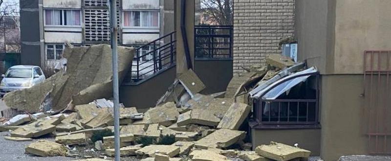 В Бресте бушевал сильный ветер: сорвало часть стены в многоэтажке