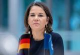 Journal du Dimanche: глава МИД Германии Бербок хочет занять место канцлера Шольца