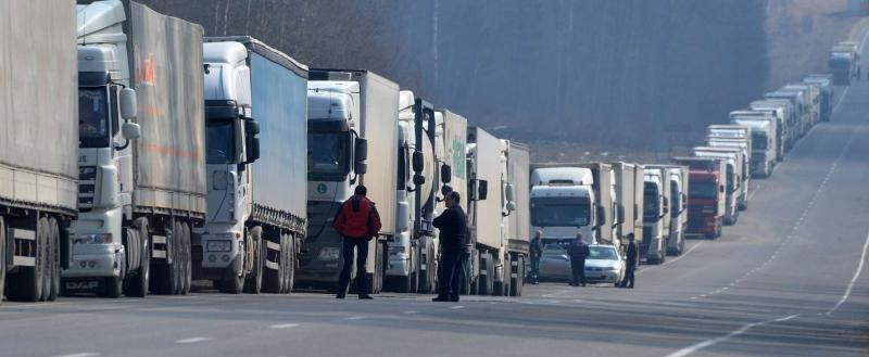 Перевозчики Казахстана жалуются на убытки из-за закрытой польскими властями границы