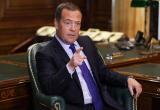 Медведев: Запад тратит миллиарды на попытку задушить Россию чужими руками