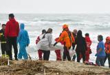 Число погибших мигрантов при крушении судна на юге Италии выросло до 59 человек