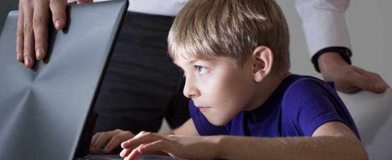 Генпрокуратура собирается ввести контроль за пребыванием детей в интернете