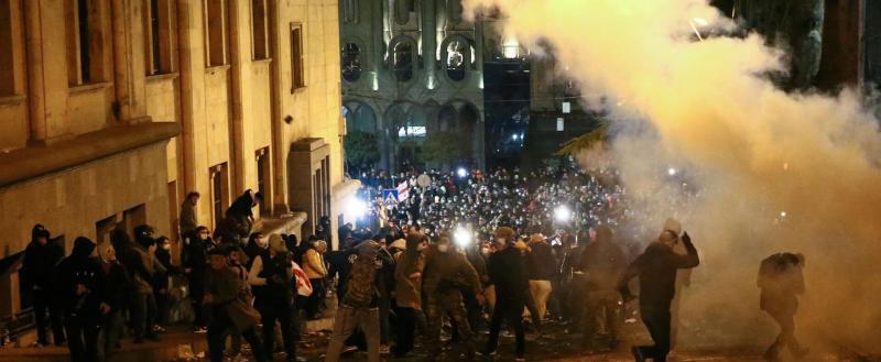 В столице Грузии проходит многотысячная акция протеста против закона об иноагентах