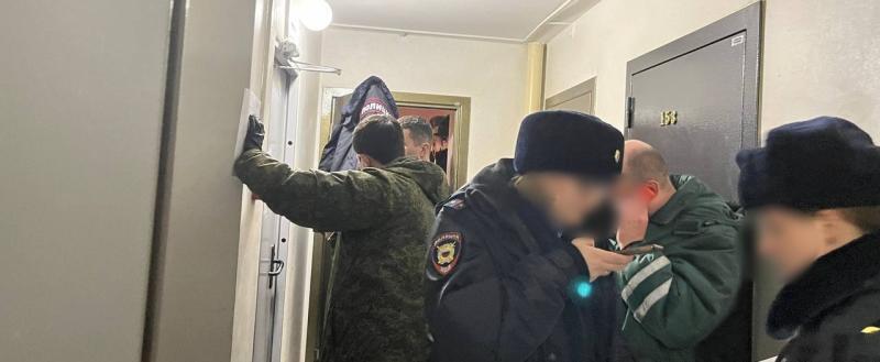 Маленькие дети несколько дней просидели с трупами родителей в квартире в Екатеринбурге